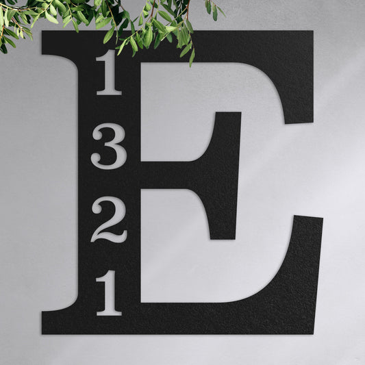 Traditioneller Buchstabe mit Hausnummer