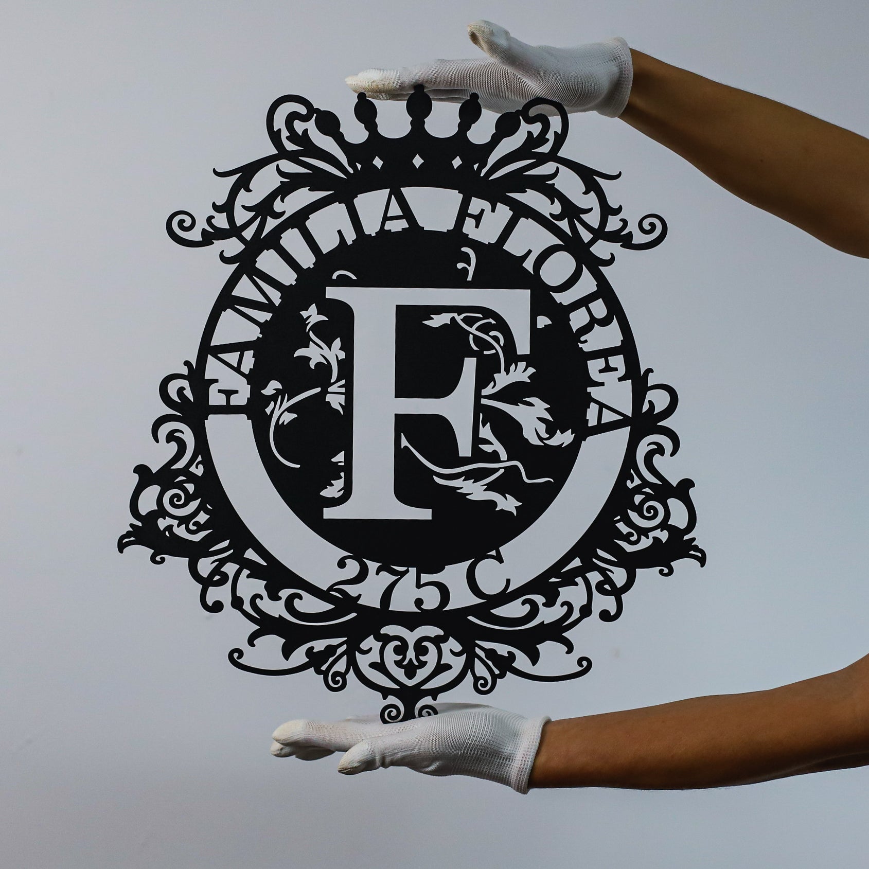 Monogramm mit Krone