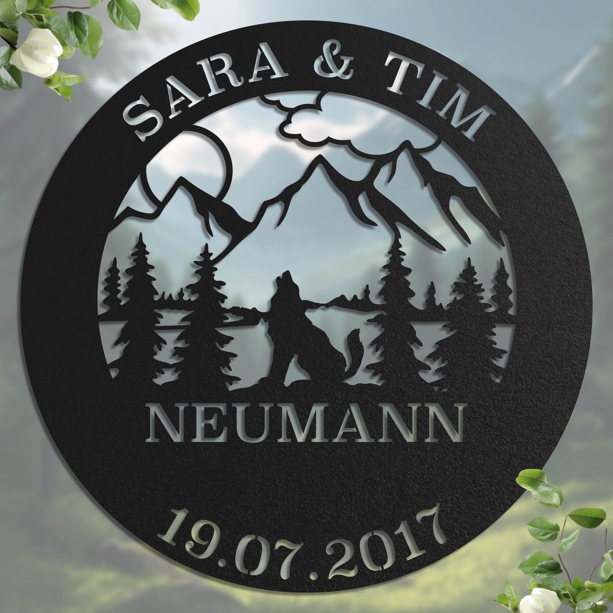 Familienschild Berge mit Wolf