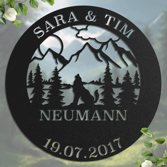 Familienschild Berge mit Wolf