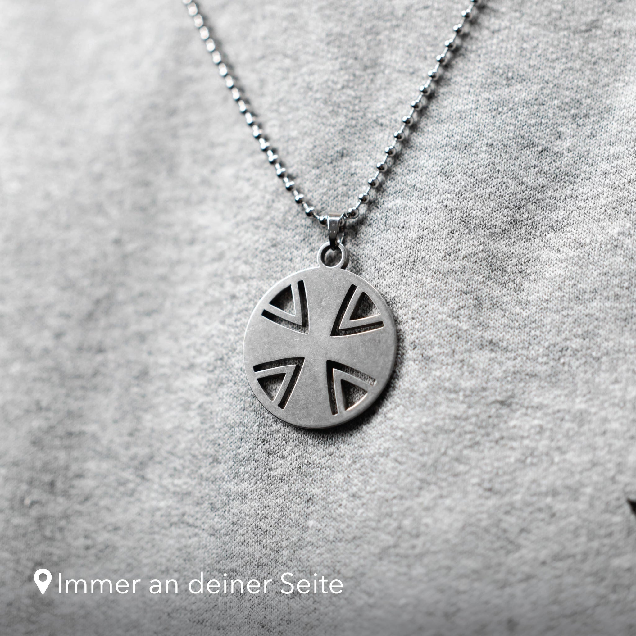 Eisernes Kreuz Halskette mit Rundem Anhänger