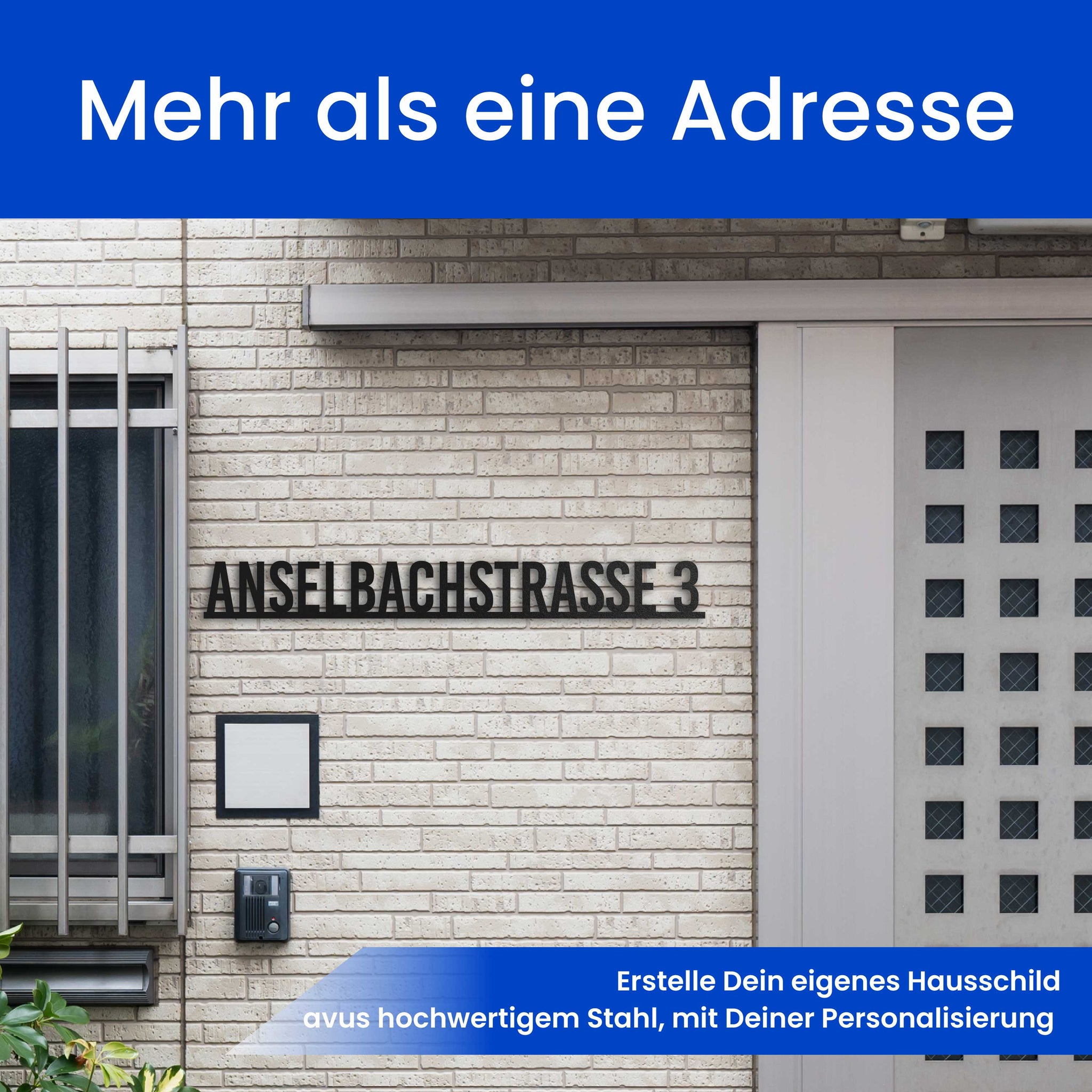 Straßenschild mit Hausnummer auf einer Linie