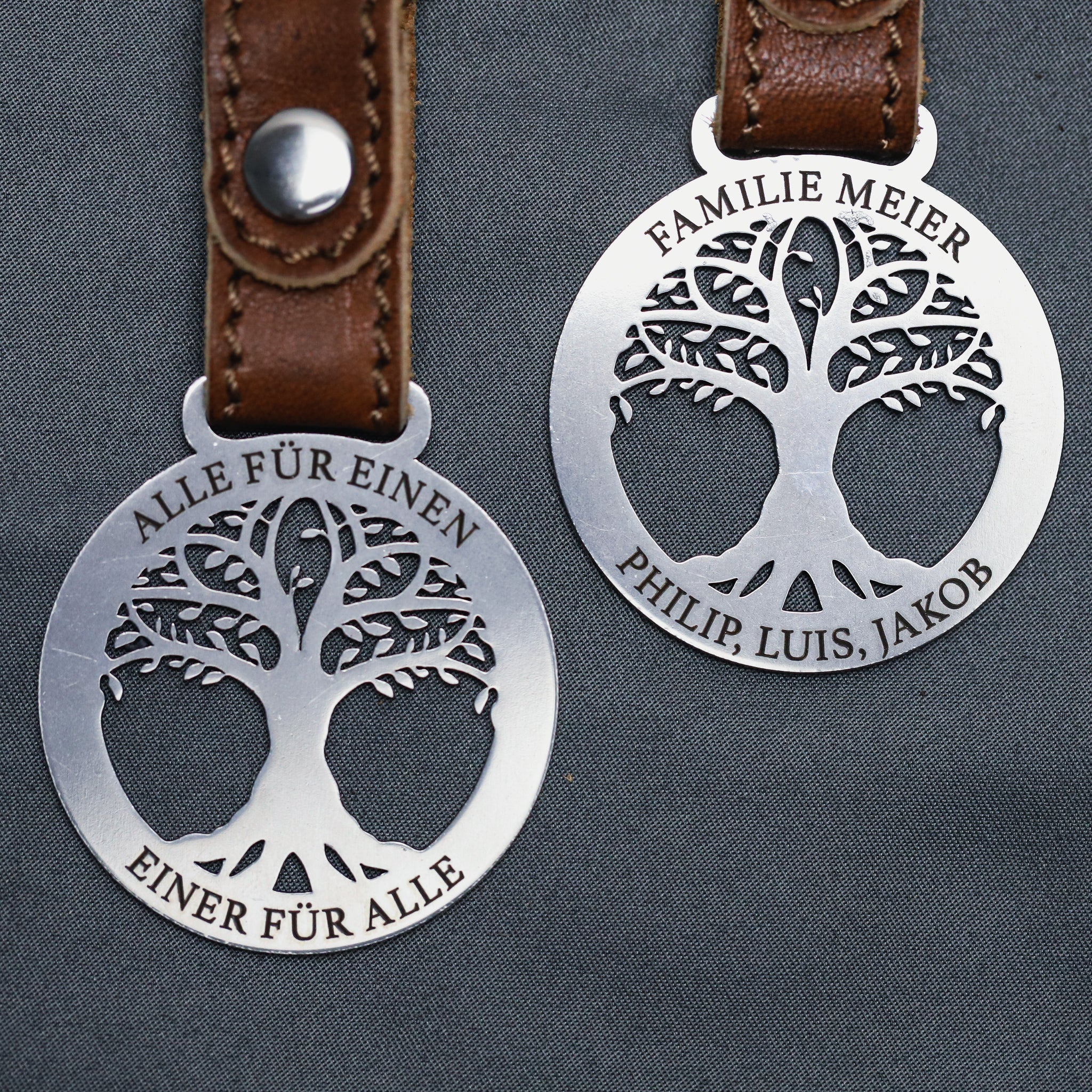 Steelmonks-Metallschild,Junger Baum. Baum Anhänger Wanddekoration erhältlich in verschiednen Größen und Farben.